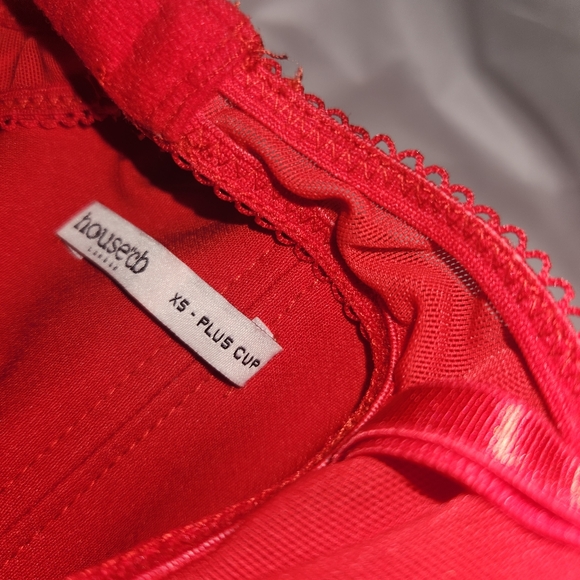 Red Satin 'Shani' House of CB- XS (Plus Cup!) - Picture 15 of 16